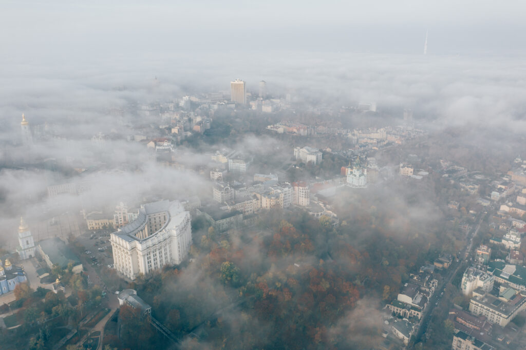 Poluarea nu se oprește la geamul casei tale