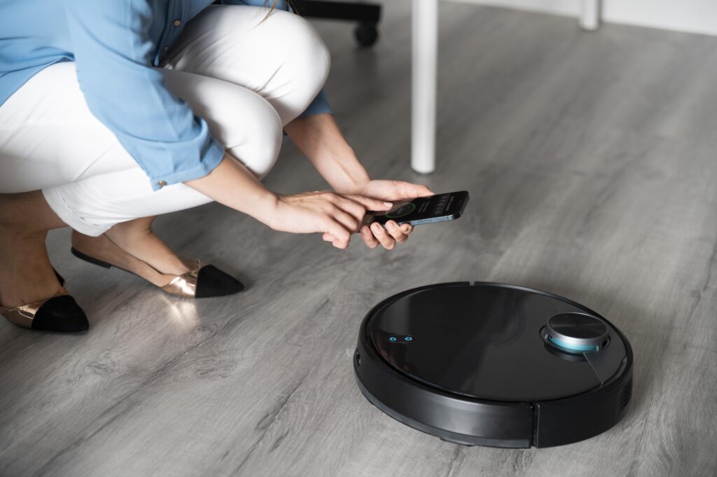 O modalitate smart de a maximiza eficiența robo-aspiratorului este îi folosești aplicația